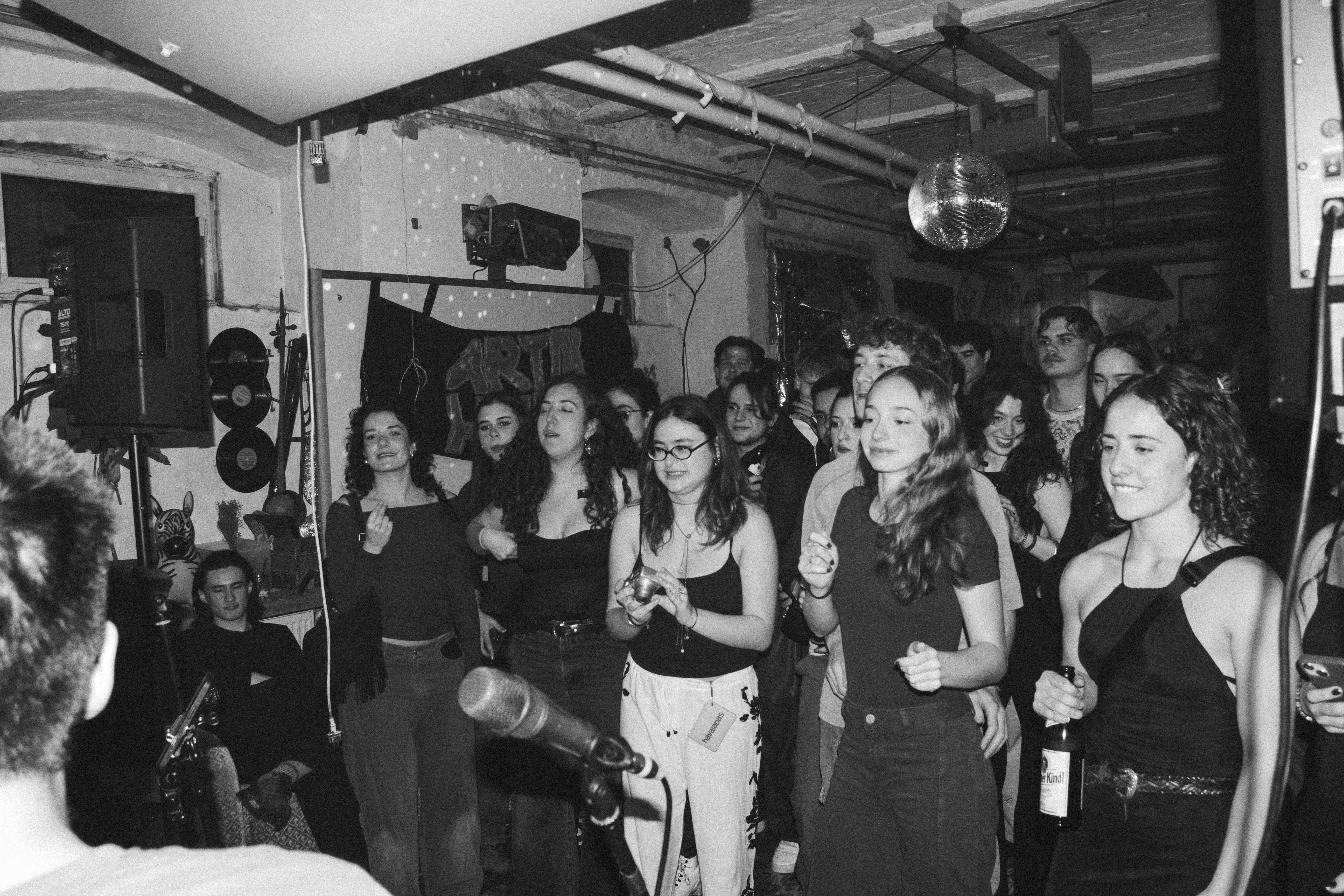Bobby Pin crowd