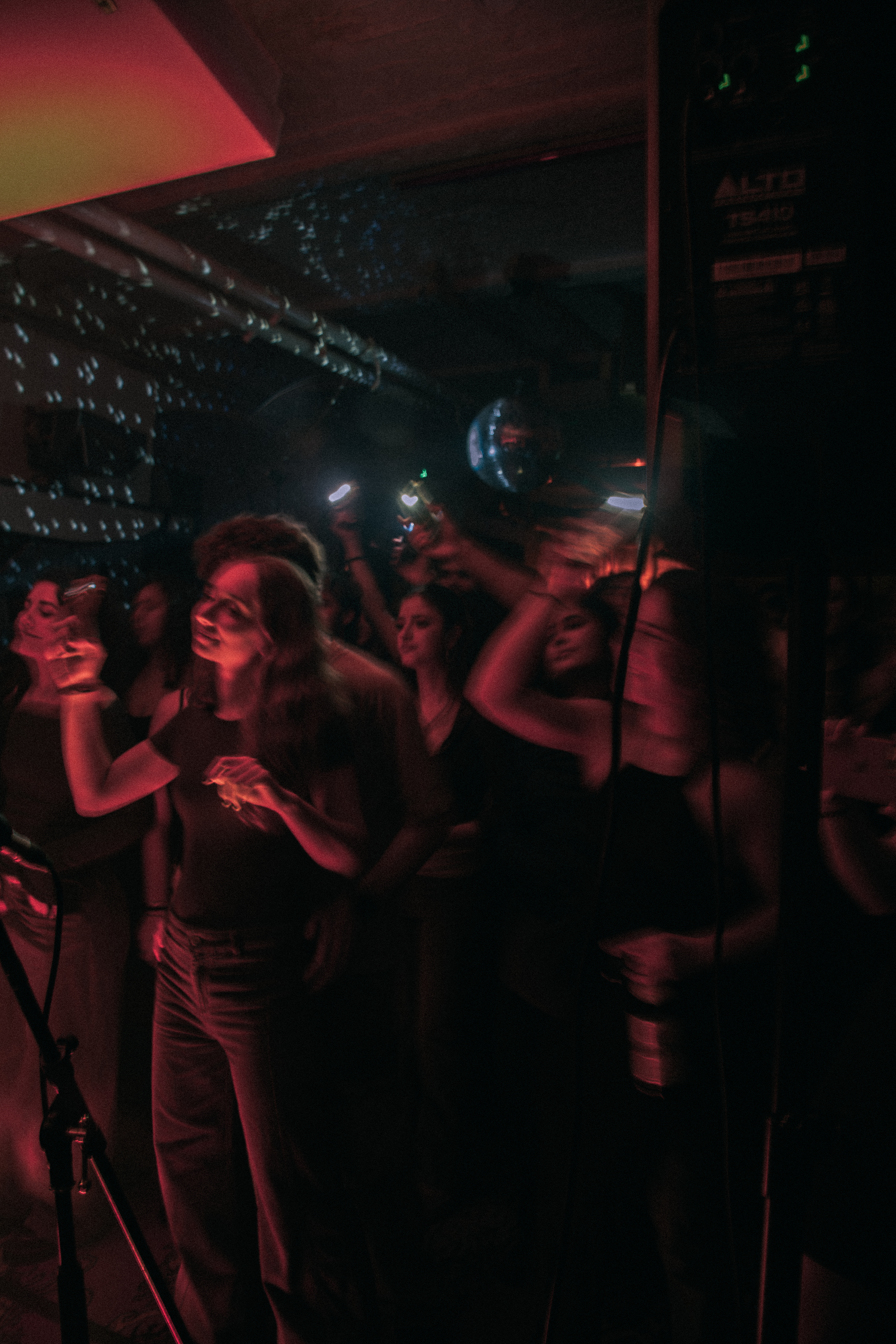 Bobby Pin crowd